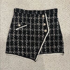 Chic Black and White Tweed Skirt